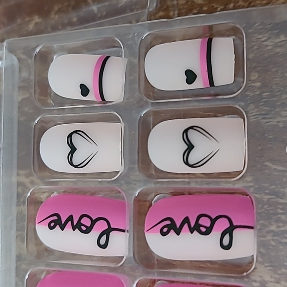 2/$16 Hearts Matte Press On Nails - Picture 10 of 10